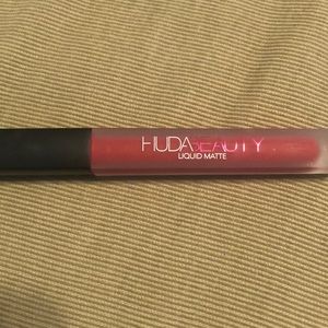 ✨NWOT✨ Huda Beauty Liquid Matte